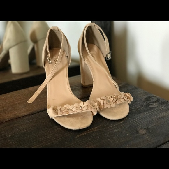 Le Chateau Pale Pink Floral Heels - Picture 2 of 4